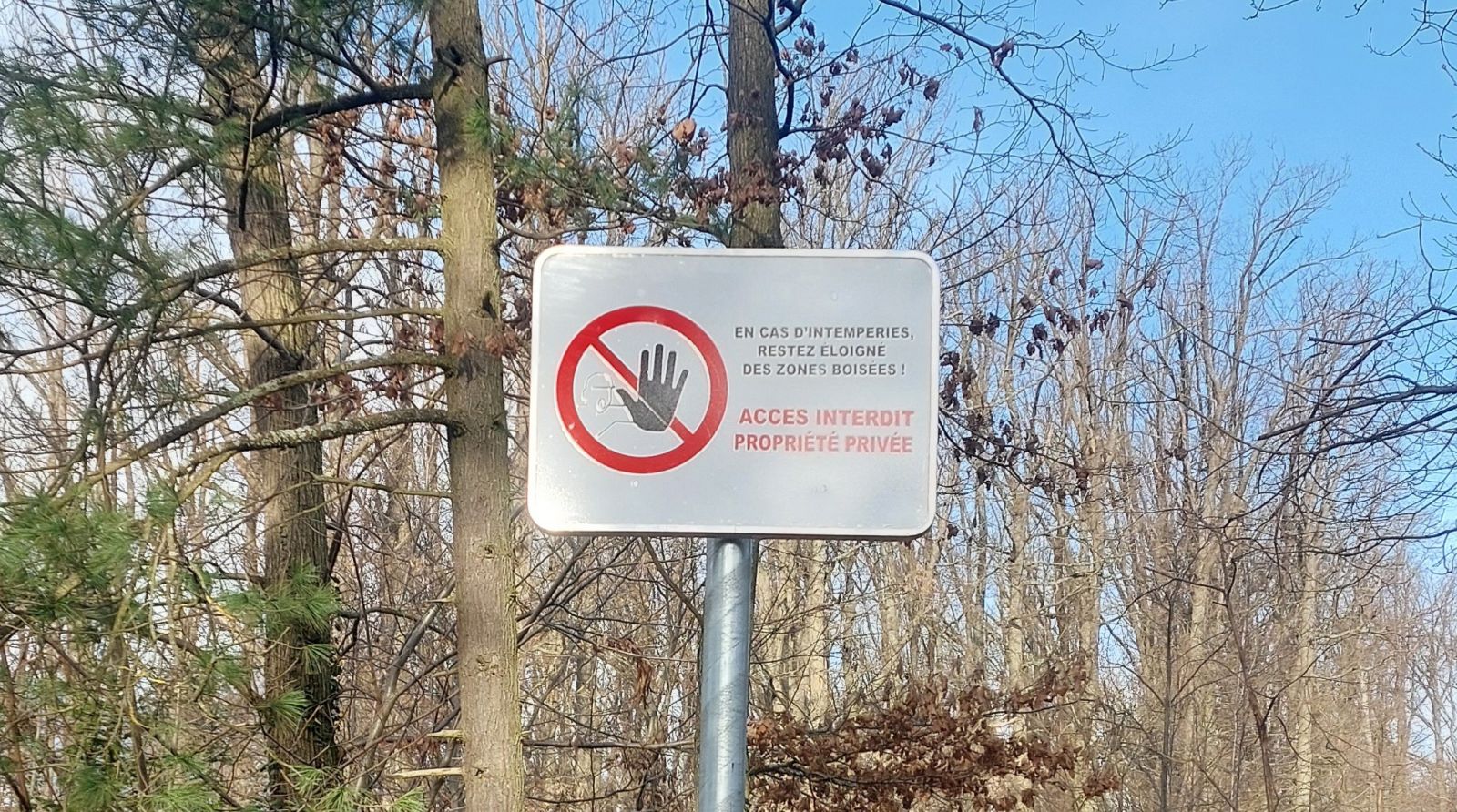 Panneau en tôle retournée en aluminium pour un accés privée / propriété privée