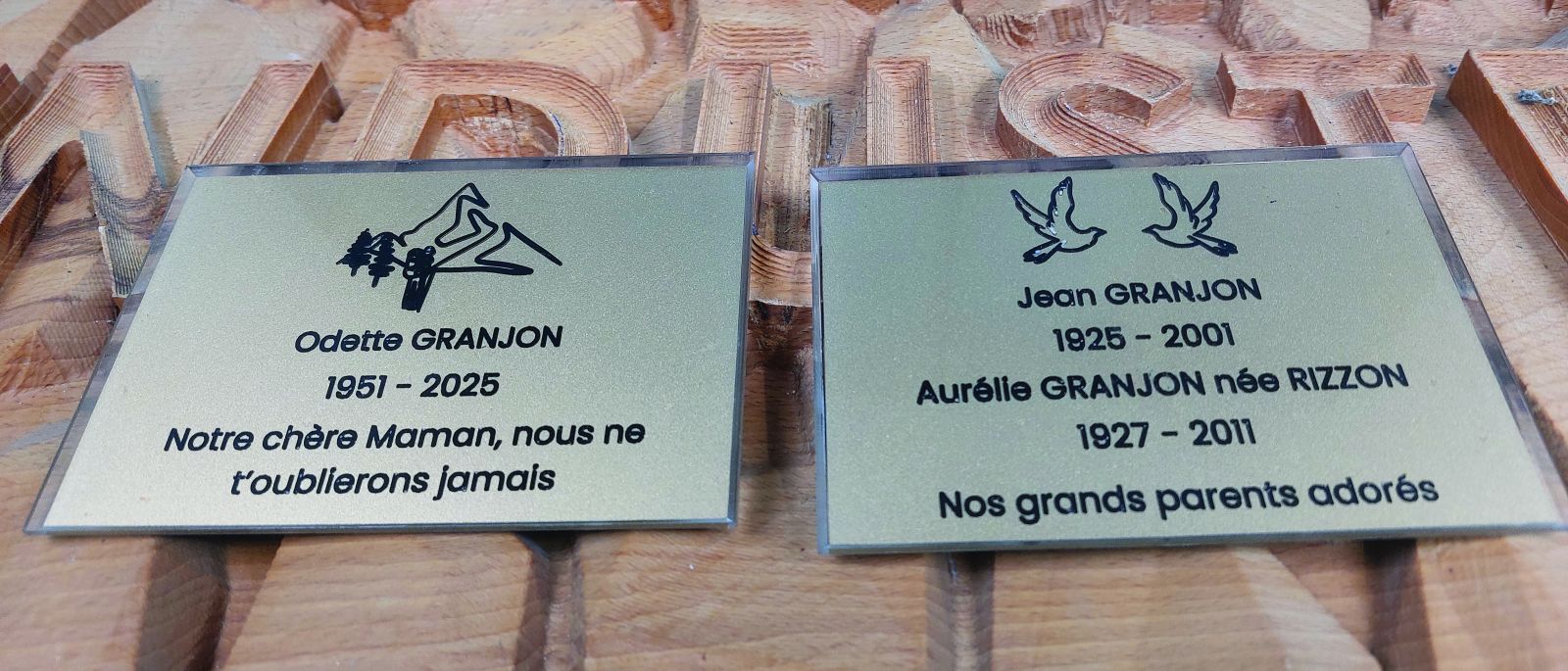 Plaque funeraire en plexi gravée et peinte famille granjon