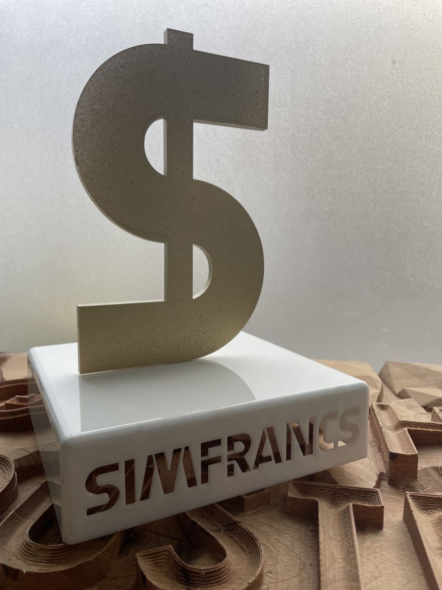 Trophée en plexiglas, socle en découpe laser avec pliage et découpe laser avec peinture dorée pour le dollars.